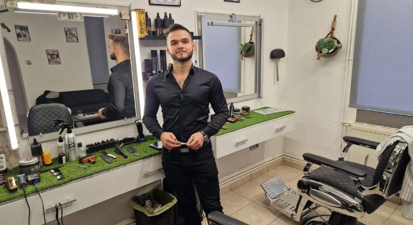 Ilyen sem volt még, vasárnap ingyen „megkopasztják” az egyenruhásokat