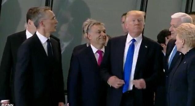 Orbán tagad, miközben Trump béketörekvése összeomlik
