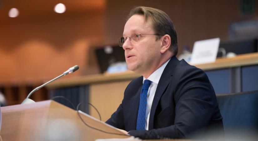Több tucat EP-képviselő sürgeti a magyar biztos, Várhelyi Olivér kirúgását