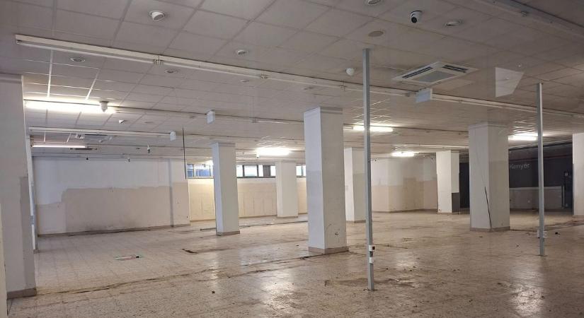 Teljesen kipakolták a miskolci belváros egykor kedvelt üzletét