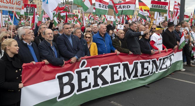 Budaházy Györggyel pózolt Kocsis Máté a Békemeneten