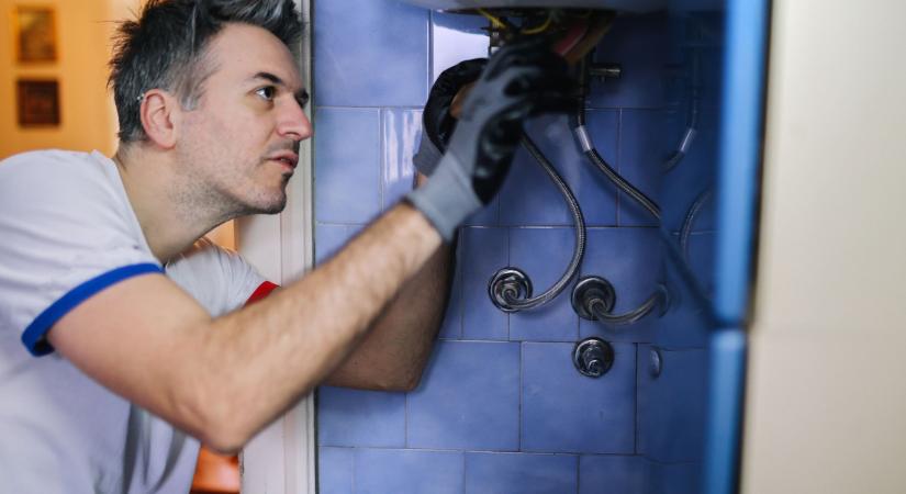 Zuhanyzás előtt lekapcsolod a bojlert? Kettészakadt az internet, a szakértő árulja el, mi a biztonságos