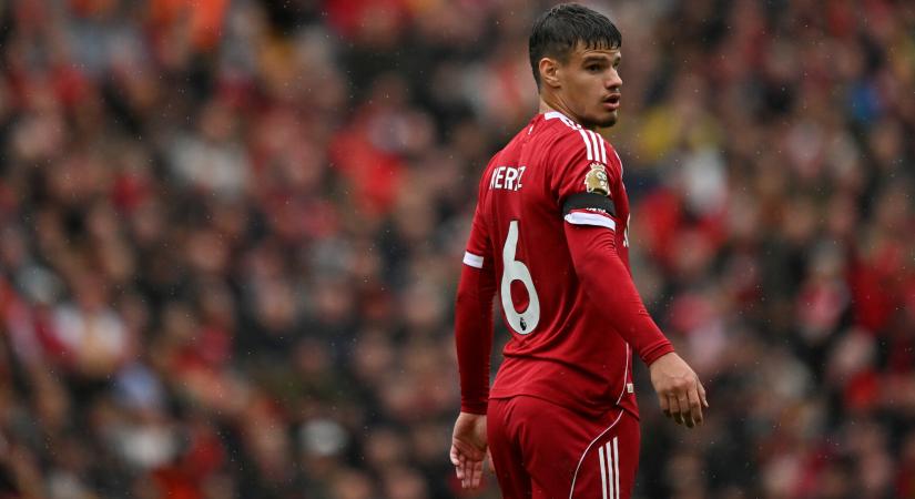 Egyik csapattársa hátráltathatja Kerkez Milost Liverpoolban?