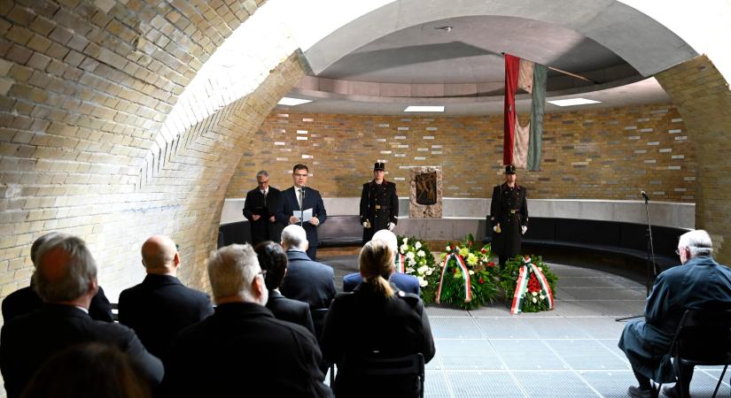 A Kossuth téri sortűz áldozataira emlékeztek