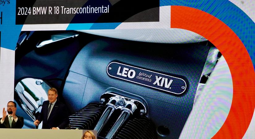 Egy vagyont ért a BMW, amit megáldott a pápa