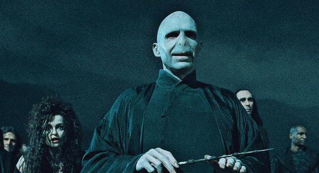 Az új forgatási fotók alapján Voldemort már a Harry Potter-sorozat első évadában is benne lehet