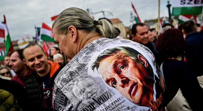 Orbán: „Beszélnünk kell a megtévesztett magyarokkal”; Magyar: „Vége van, elvtársak”