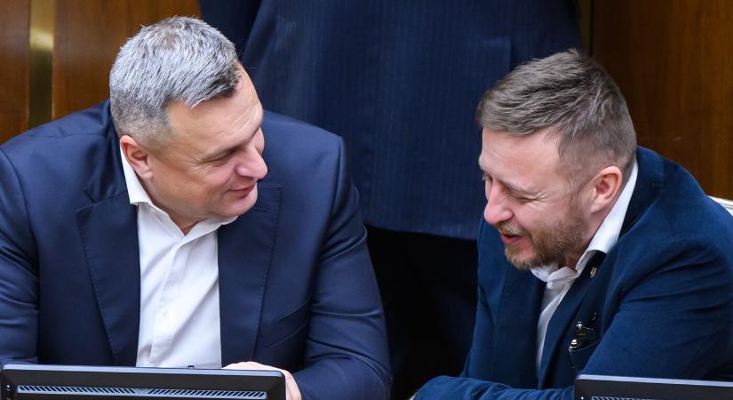 SNS: Pellegrini ne írja alá a szerencsejátékról szóló törvényt!