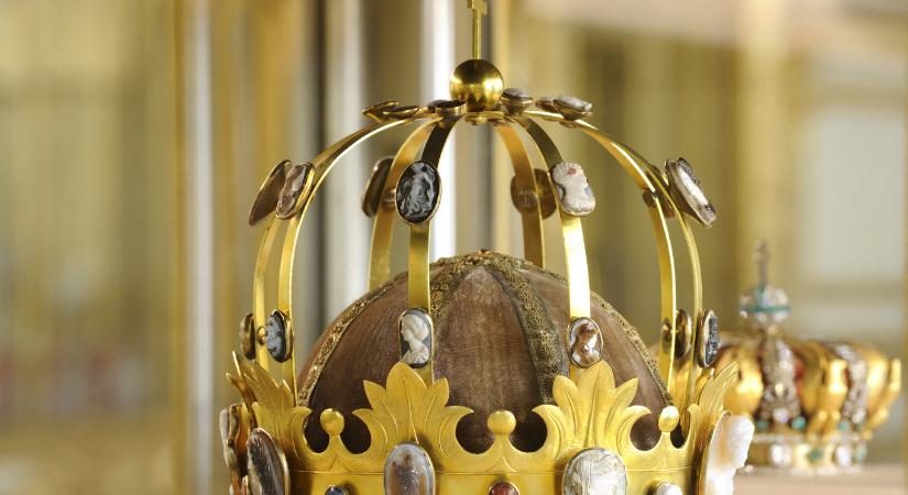 A Louvre átvitte legértékesebb ékszereit a francia nemzeti bankba