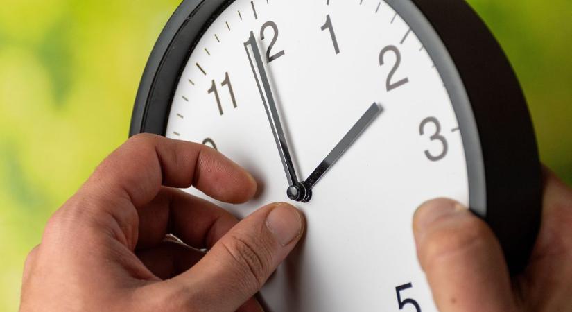 A szakértő kimondta: a tudomány a végleges téli időszámítás mellett teszi le a voksát