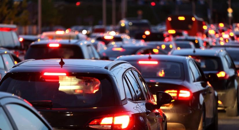 Autósok figyelem! Ideiglenesen leáll az e-matrica értékesítése