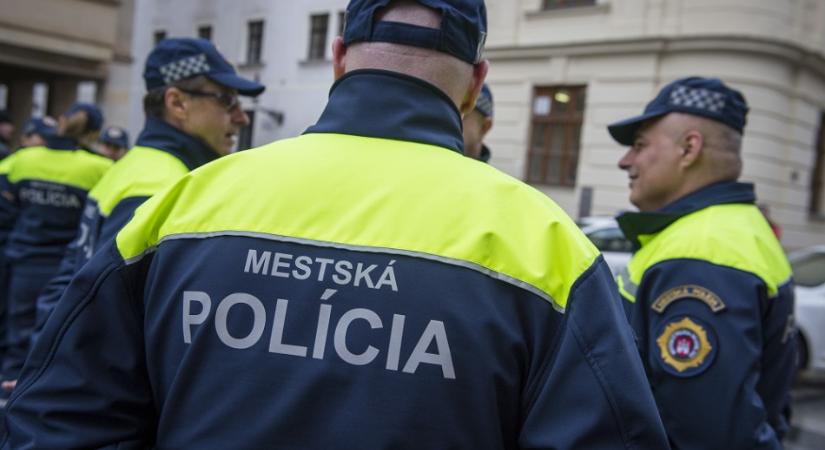 Torlódásokra és fokozott ellenőrzésre számíthatnak a temetők környékén Pozsonyban