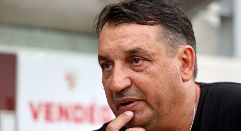 „Egy edzőt olyan helyzetbe hoznak, hogy meccs közben kell telefonálgatni, ez nevetséges!” – Hornyák kiakadt, miután dilemmát okozott az MLSZ magyarszabálya
