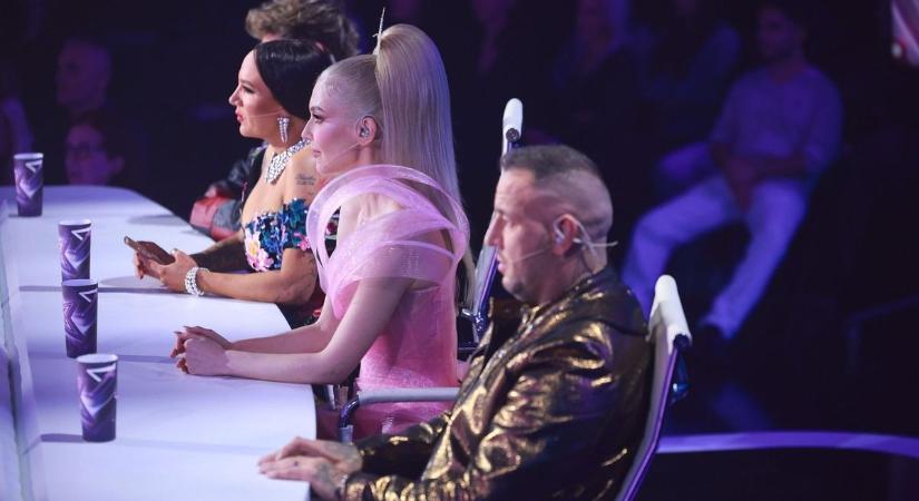 Élő Barbie a Megasztárban: Herceg Erika rózsaszín ruhája nem sokat bíz a képzeletre