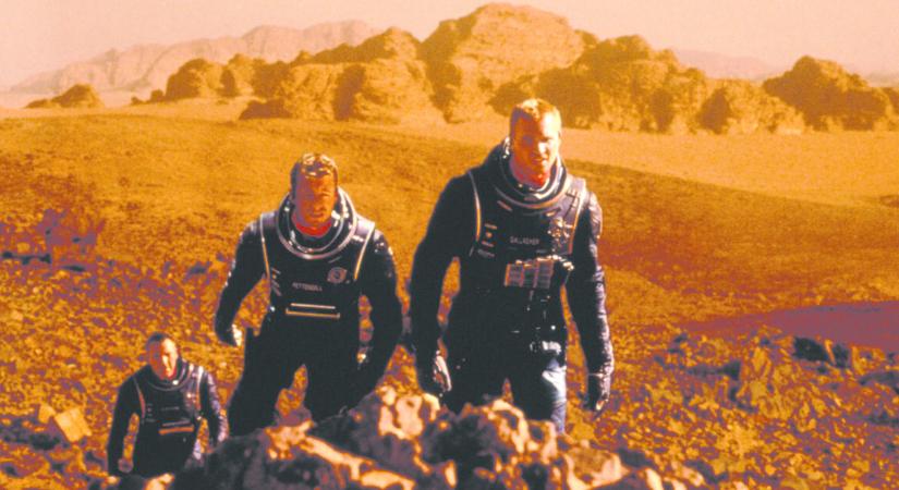 25 éve került a mozikba ez a sci-fi, de még mindig izgalmas