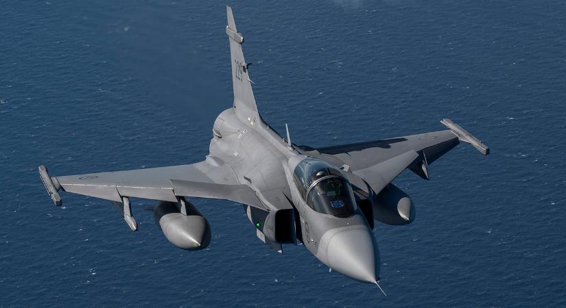 Zelenszkij: Ukrajna 150 Gripen vadászgépet kap Svédországtól, az elsők 2026-ban érkeznek