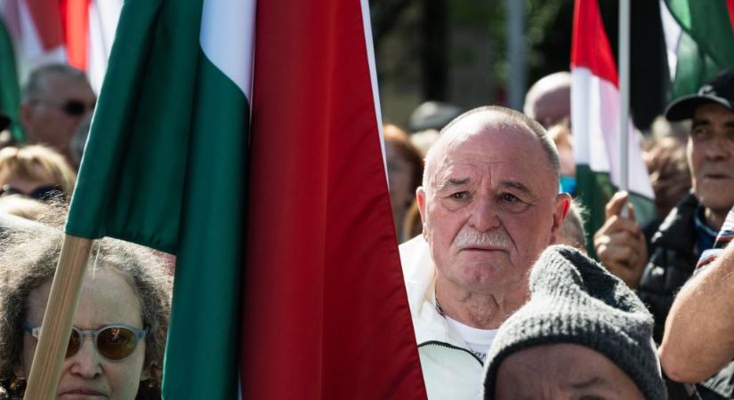 Nagy Feró az RTL-nek is kifejtette véleményét a Szőlő utcai lányokról: „Jaj már, ki kényszerítette őket?”