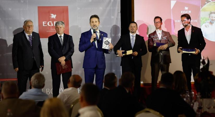 2025 a modern kori egri csillagok születésének éve - díjakat is adtak át a bikavér gálaesten
