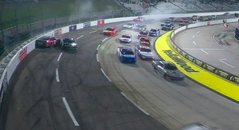 NASCAR: Egy pilóta először nyert, egy másik idegrohamot kapott, négyen pedig karnyújtásnyira kerültek az álomhoz Martinsville-en