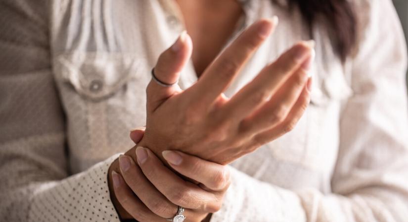 Csuklófájdalom: nem csak túlterhelés okozhatja – Mikor kell orvoshoz fordulni?