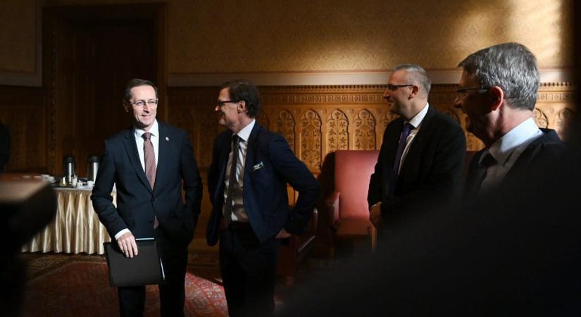 És akkor Varga Mihály elmagyarázta, miért hagyta Matolcsyékat szabadon garázdálkodni