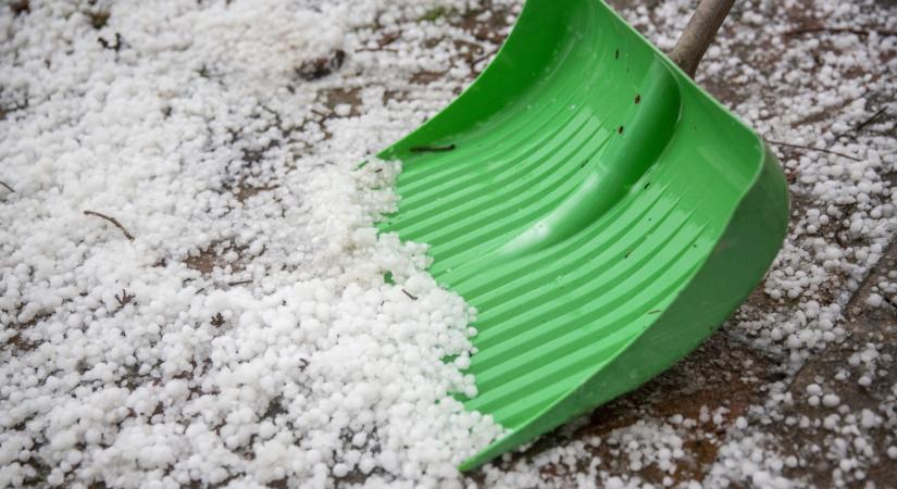 Ilyen csak nyáron lehetne, pusztító jégeső esett az éjjel Bugyiban