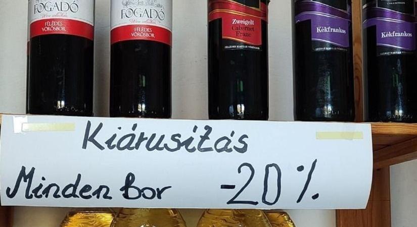 Megszűnik a kónyiak kedvelt boltja, kiárusítják az árukészletet