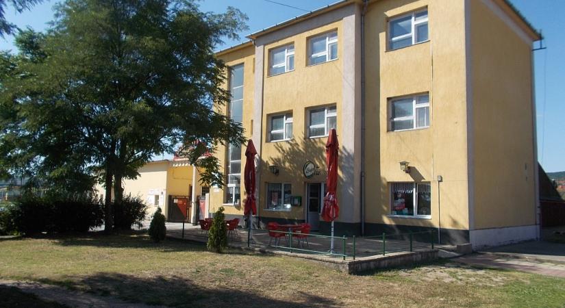 130 éves a Buzánszky stadion klubszékháza
