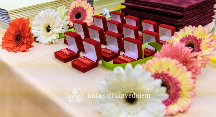 Megyei elismeréseket adtak át tűzoltóknak október 23-a alkalmából