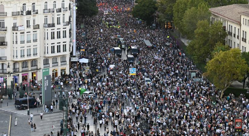 Tízezrek vonultak utcára a pusztító valenciai árvíz évfordulója alkalmából