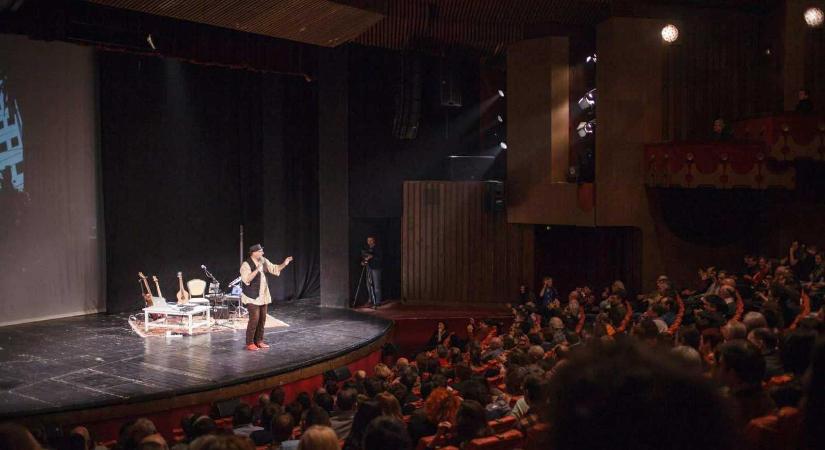 Nyakig mézben – A koncert mint közös jelenlét