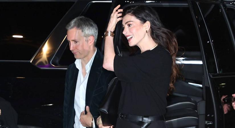 Ő Anne Hathaway ritkán látott férje: Adammel már 17 éve elválaszthatatlanok