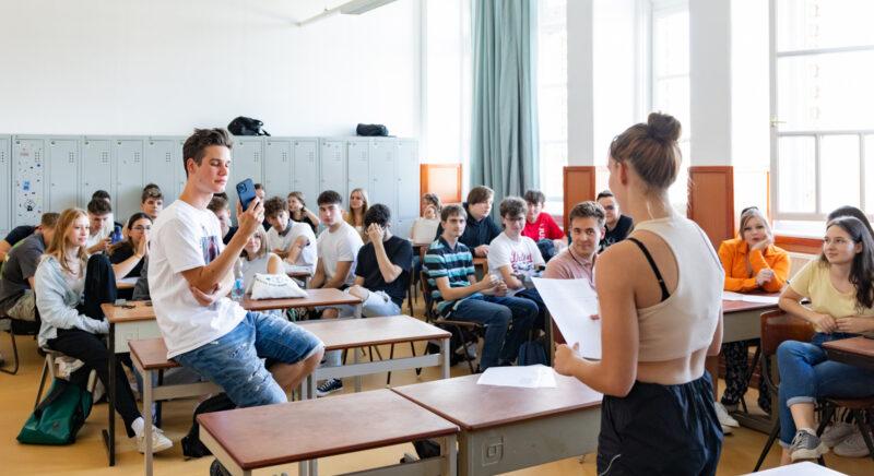 Milyen színházat kapnak a magyar államtól az iskolások? – Herczog Noémi keresett választ