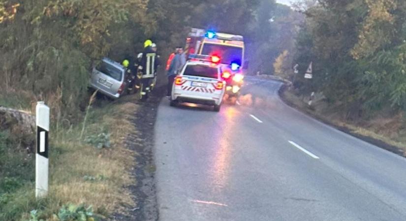 Hősies helytállás: szabadnapos polgárőr mentette a sofőrt az árokba borult autóból