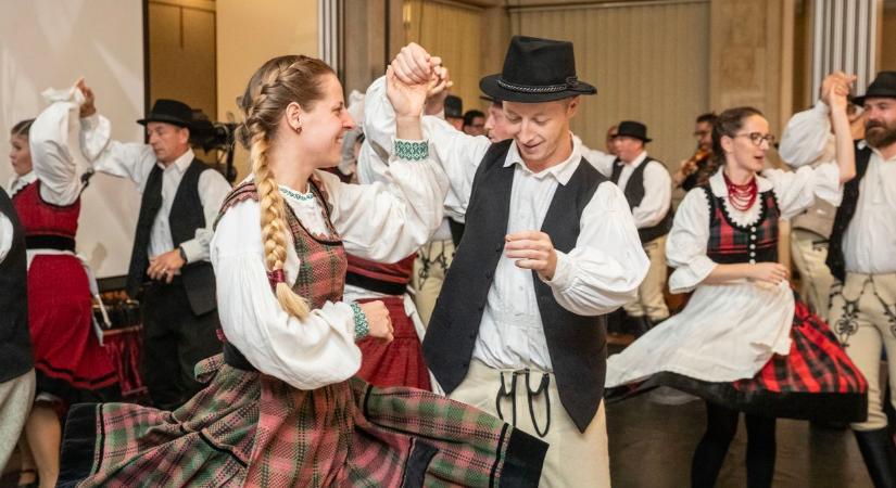 Bálozókkal telt meg a Mercure Hotel Magyar Király – megtartották a nyolcadik Székely Bált (galéria)