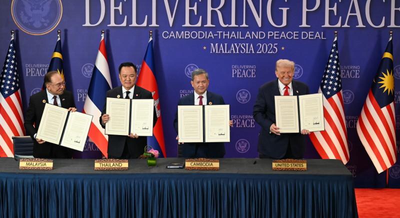 Trump jelenlétében írta alá a tűzszüneti megállapodást Thaiföld és Kambodzsa (VIDEÓ)