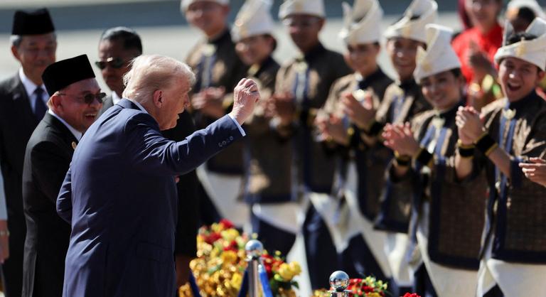 Donald Trump felrobbantja az internetet, ezúttal maláj zenére perdült táncra
