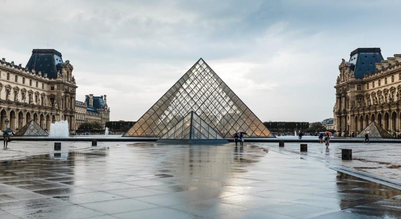 Rendkívüli fejlemények Párizsból – két gyanúsított már őrizetben van a Louvre kirablása miatt