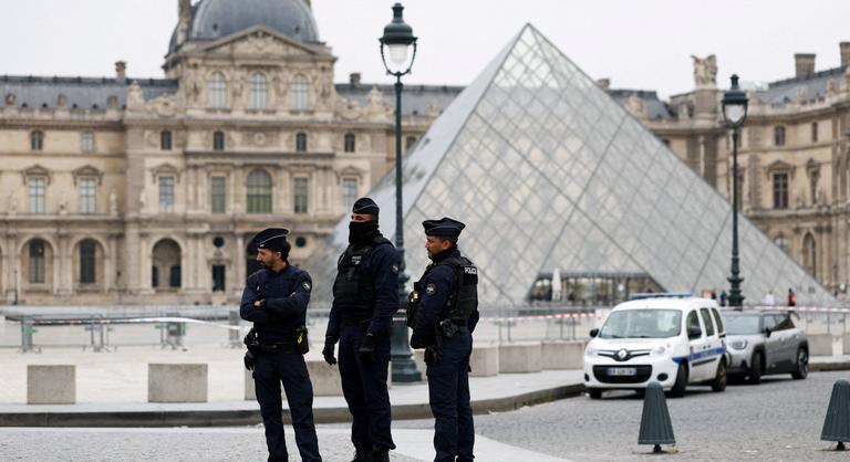 Elfogták a Louvre-rablás két gyanúsítottját