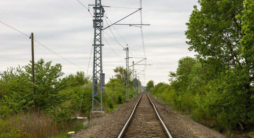 Jön a 160-as tempó: látványosan modernizálják a dél-alföldi vasutat