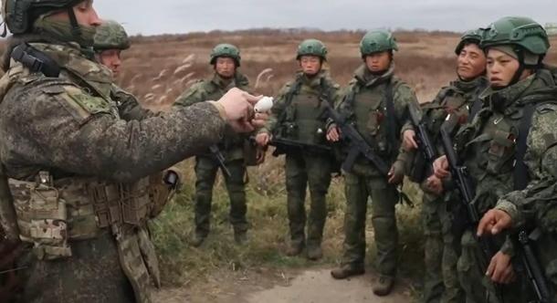 Brit hírszerzés: az észak-koreai hadsereg segít az oroszoknak a Szumi régió elleni támadásokban