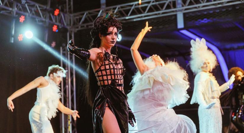 Frohner Fecó Debrecenben: világszínvonalú show a hajdúsági fodrászoktól – fotókkal, videóval