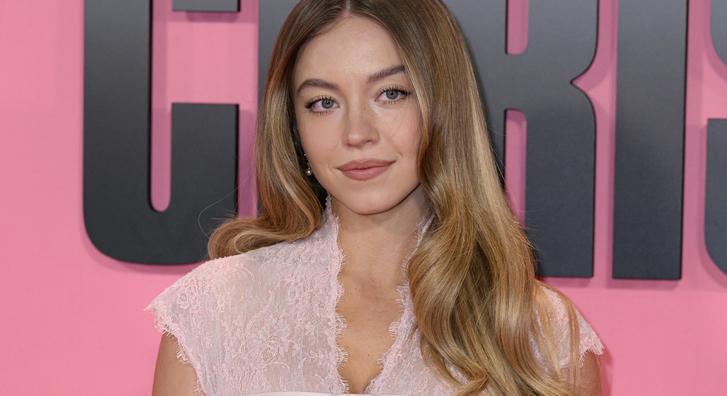 Sydney Sweeney megszabadult hosszú tincseitől, rövid hajjal debütált a vörös szőnyegen