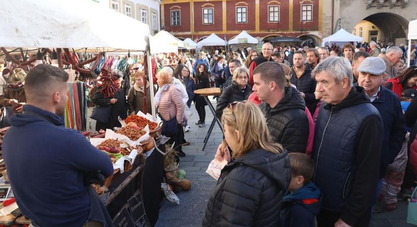 Orsolya-napi Vásár Kőszegen 150 árussal, Civil Ízek Utcájával és Diáksétánnyal (fotók)