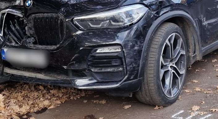 Hirtelen felindulásból tanult vezetni a 285 lóerős BMW-n, sorra törte az autókat