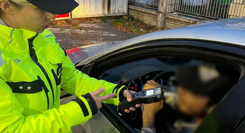 Fokozott közúti ellenőrzést tartott a rendőrség, közel ezer sofőrt ellenőriztek a fővárosban