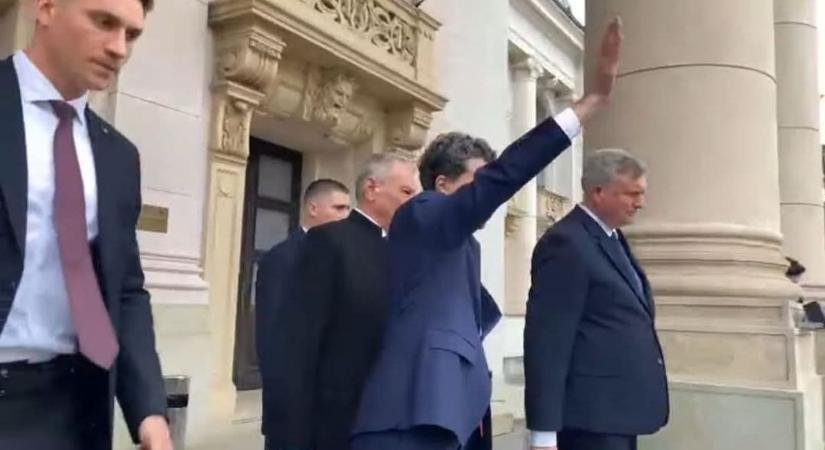 Füttykoncert és skandálás fogadta a román elnököt Jászvásáron