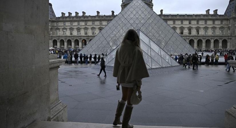Két férfit őrizetbe vettek a 88 millió eurós Louvre-rablás ügyében (VIDEÓ)