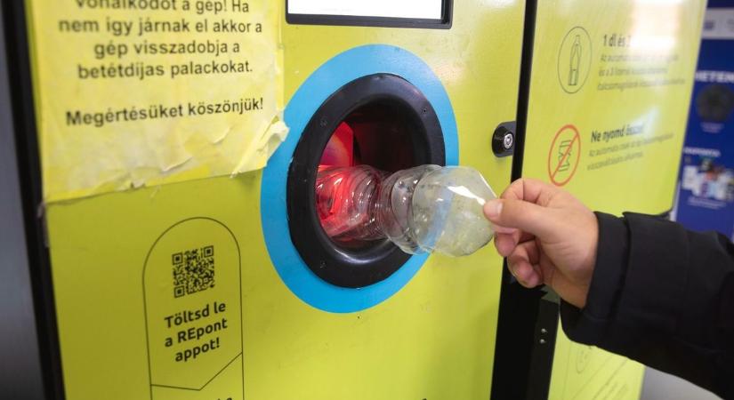 Visszaváltaná az üvegeket? Akkor ennék a debreceni REpont automatánál most nem lesz szerencséje!