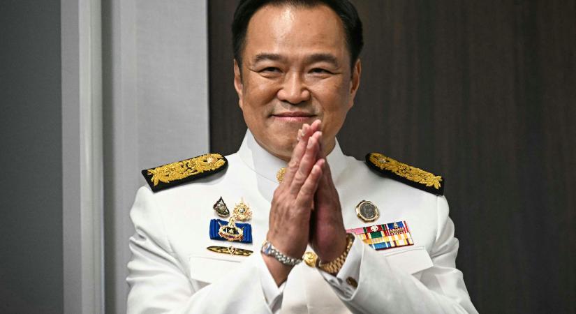 Imád főzni, karaokézni és legalizáltatta a marihuánát az új thaiföldi kormányfő